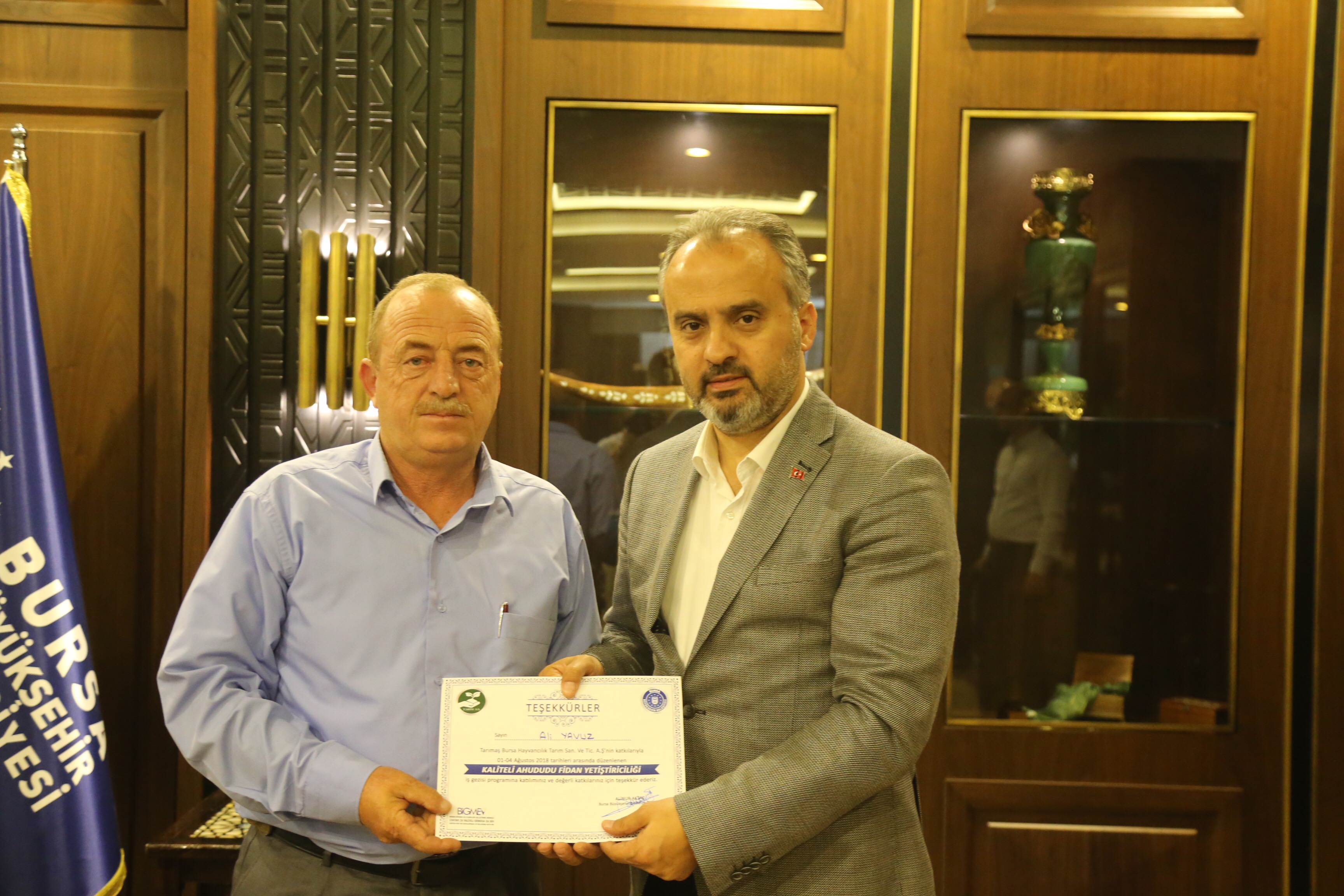 Ahududu yetiştiricileri Büyükşehir’de